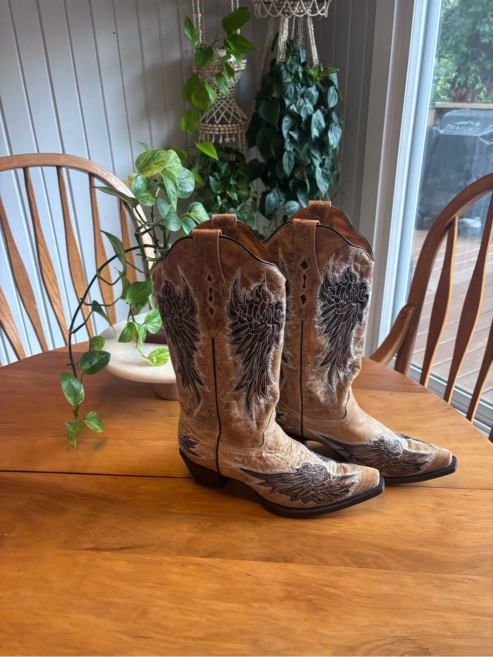 Corral Women’s Cowboy Boots Size 10- Tan with Wing design